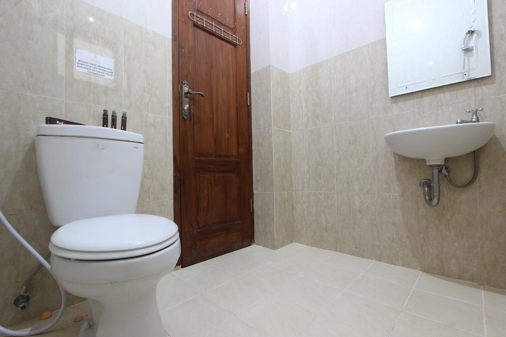 Reddoorz @ Plemburan Hotell Sleman  Eksteriør bilde
